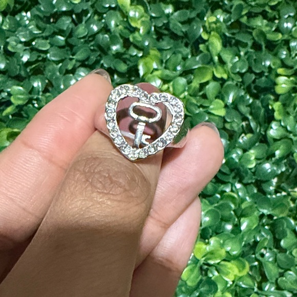 Ring - Picture 2 of 6